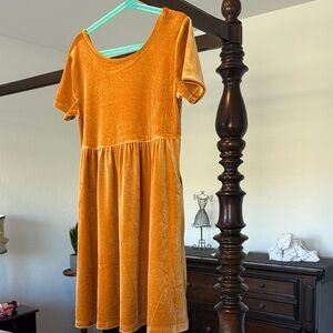 NWT-Old Navy Velvet Kids Dress in gold-size 10-12
